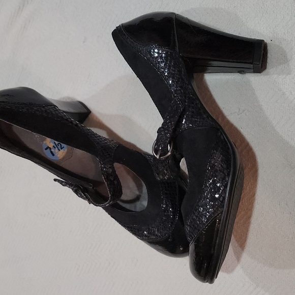 Dress shoes - Picture 2 of 9